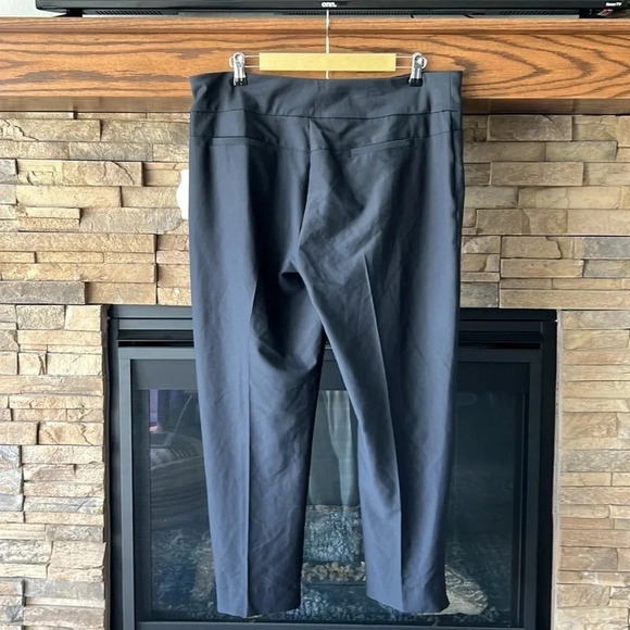 Tail Women's Black Ankle Pants - Picture 12 of 16
